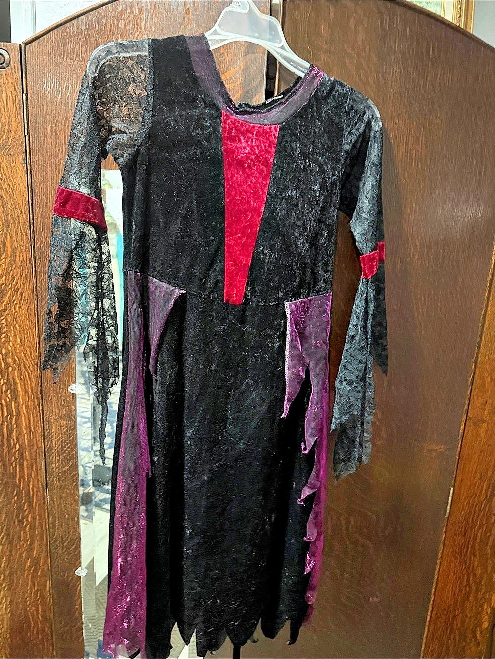 Kids Halloween Costume in Black & Pink Like New Witch costume.